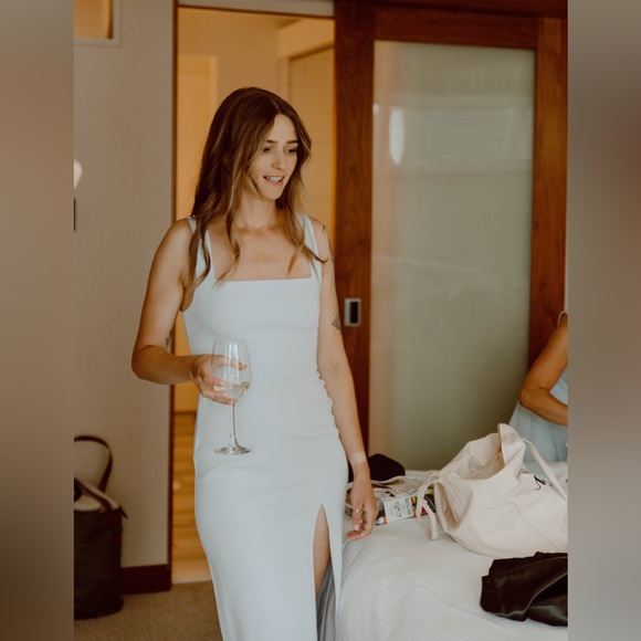 Babaton Dresses & Skirts - Babaton 90s Slit Dress